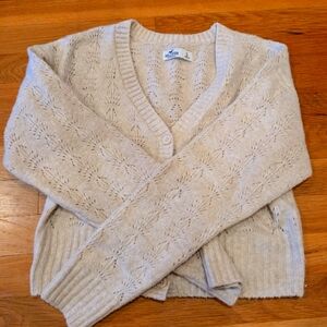 Hollister Women's Cropped Beige Cardigan Sweater